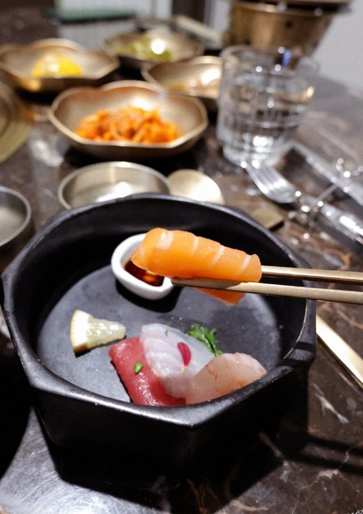 DAEBOJUNG City Hall · seafood course served alongside the beef