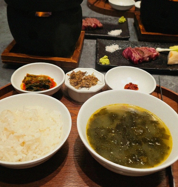 WOOHANA Yeouido · assorted Korean side dishes (banchan)