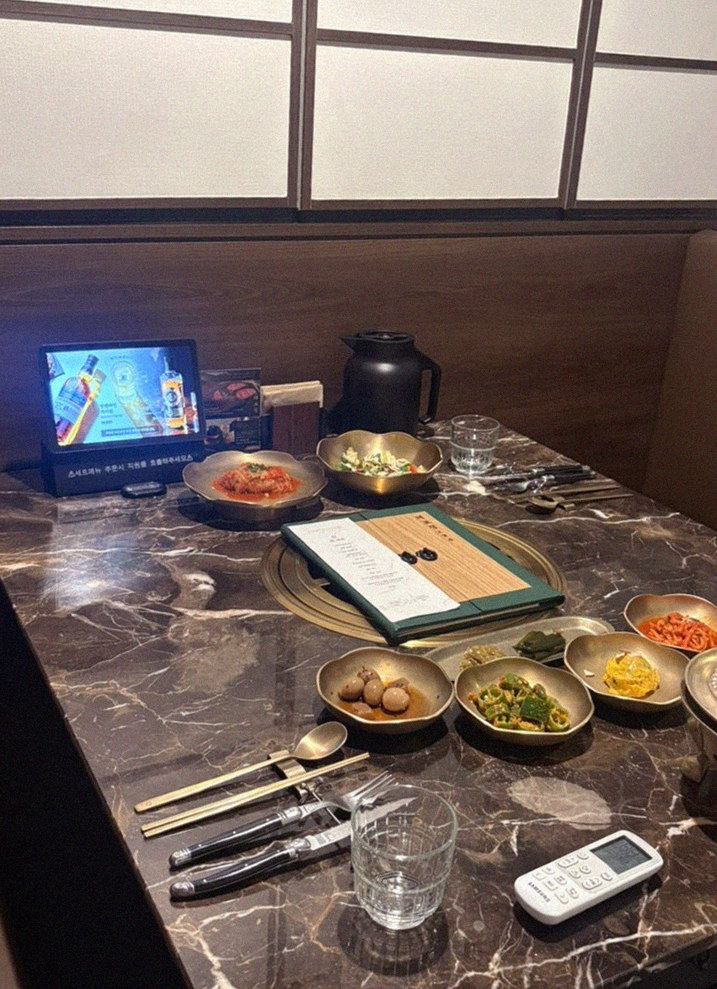 DAEBOJUNG City Hall · the full Hanwoo omakase table