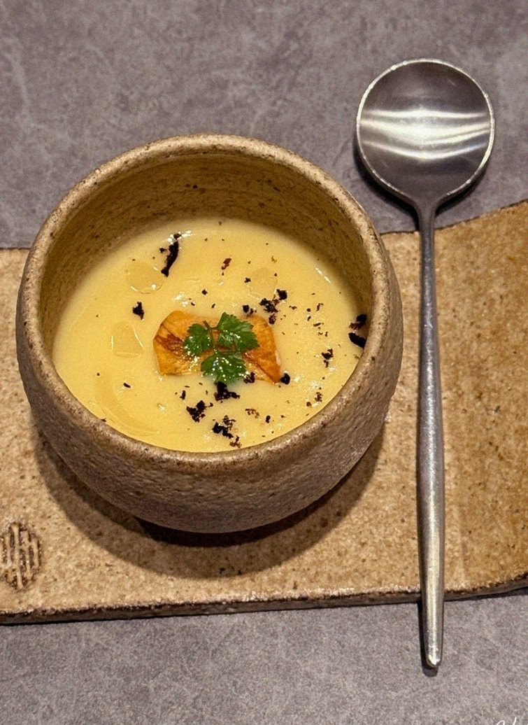 WOOHANA Yeouido · a warm soup to finish the course