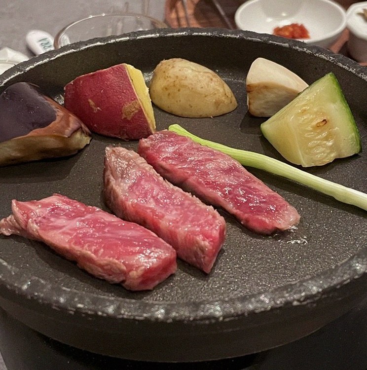WOOHANA Yeouido · Hanwoo beef grilling over binchotan charcoal