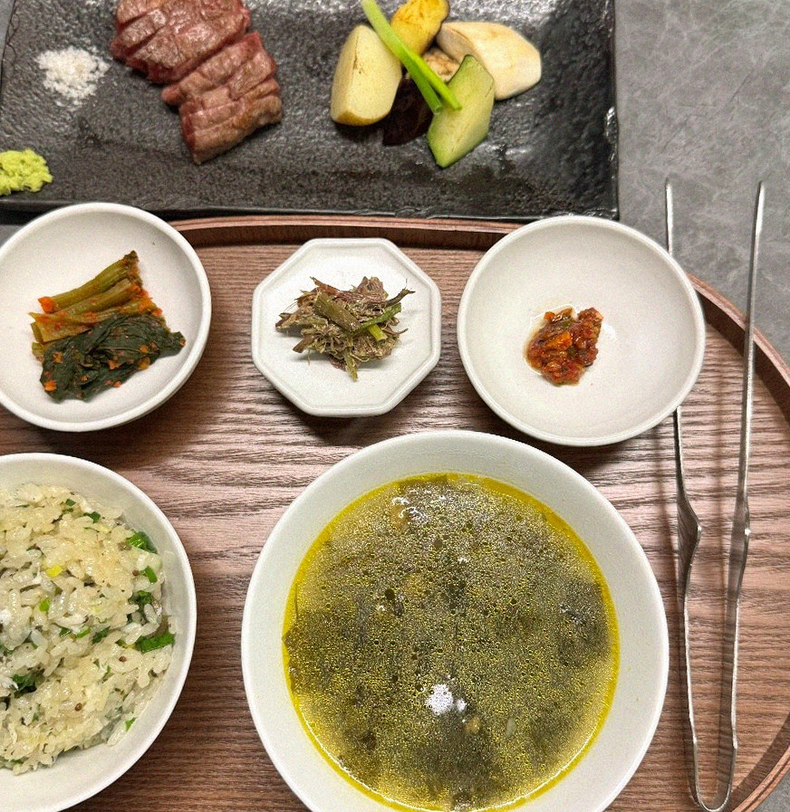 WOOHANA Yeouido · assorted Korean side dishes (banchan)