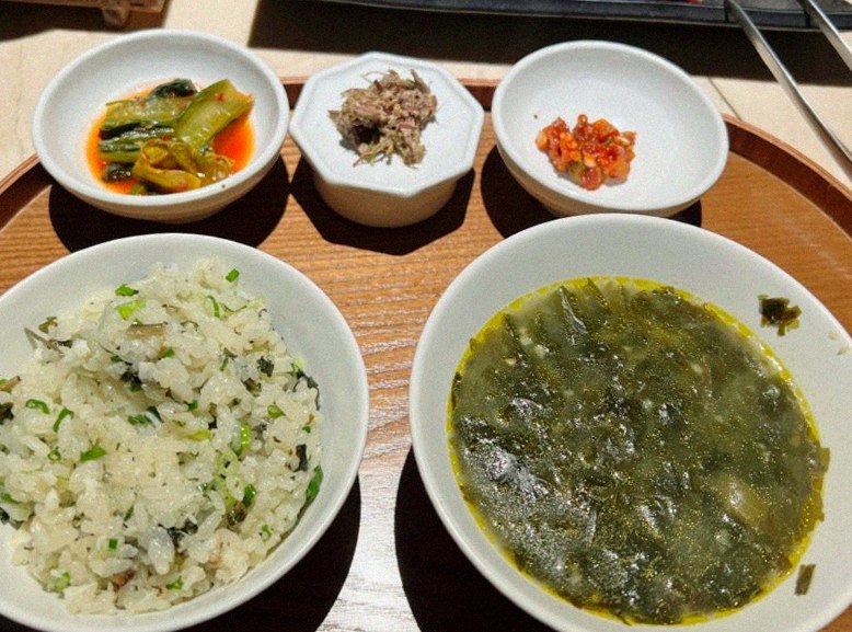 WOOARA Yeouido · assorted Korean side dishes (banchan)