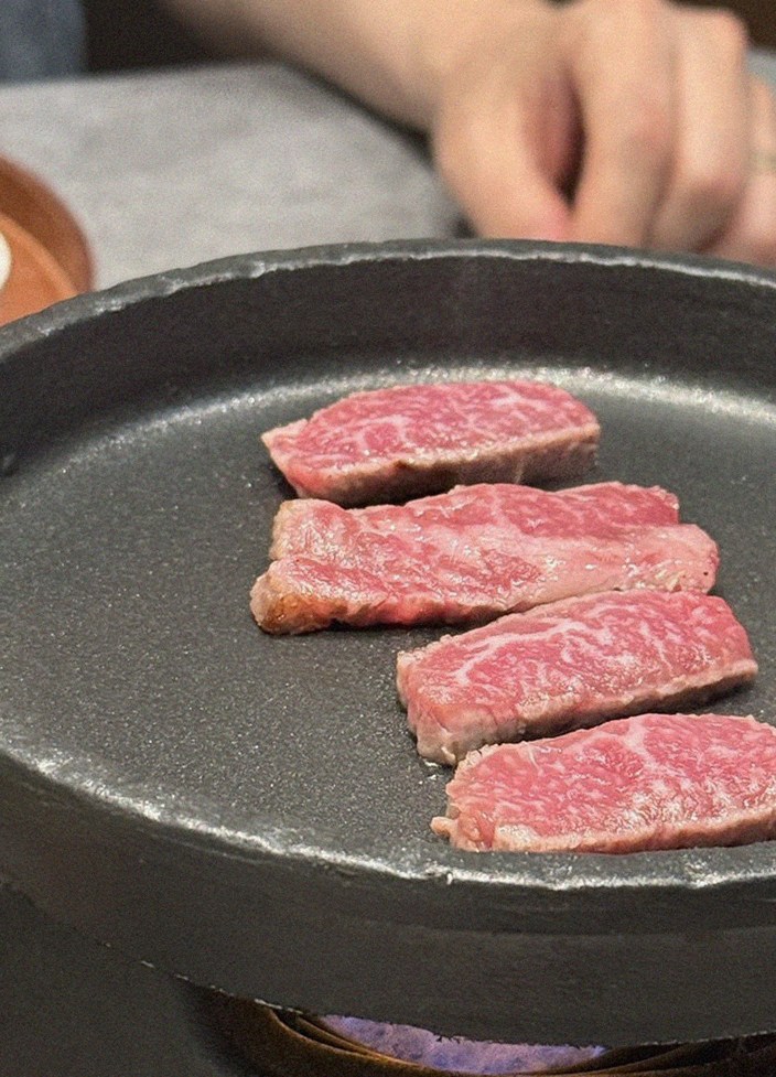 고우가 역삼점 강남 · 강남 한우 · 비장탄 그릴 위에서 익어가는 한우