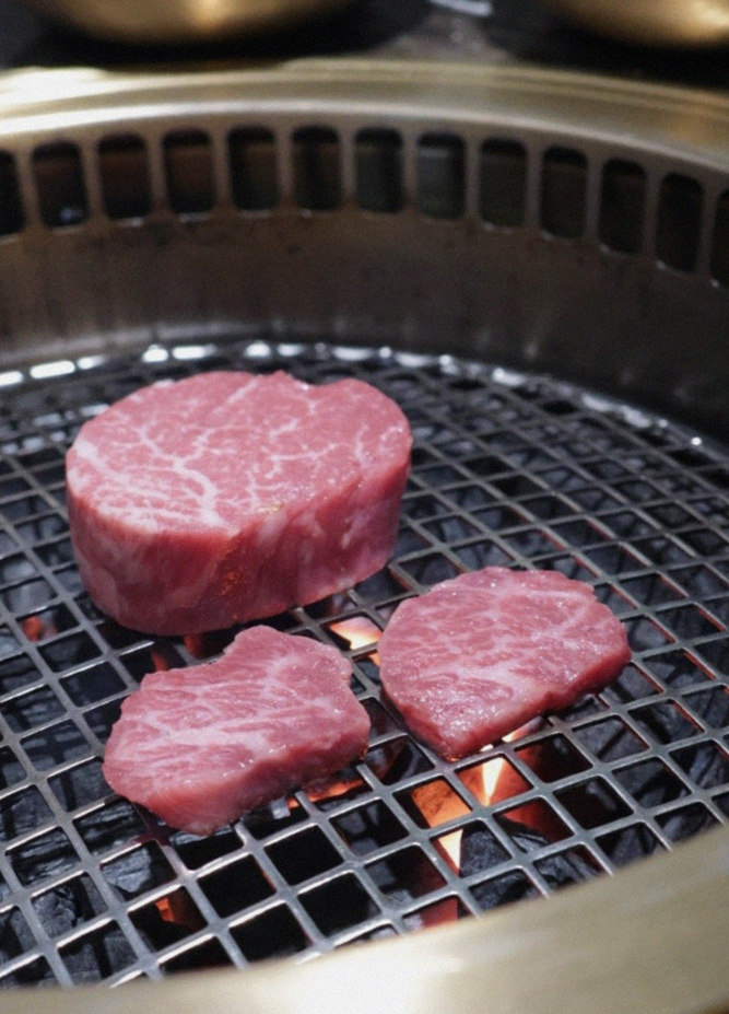 DAEBOJUNG Yeouido · Hanwoo beef grilling over binchotan charcoal
