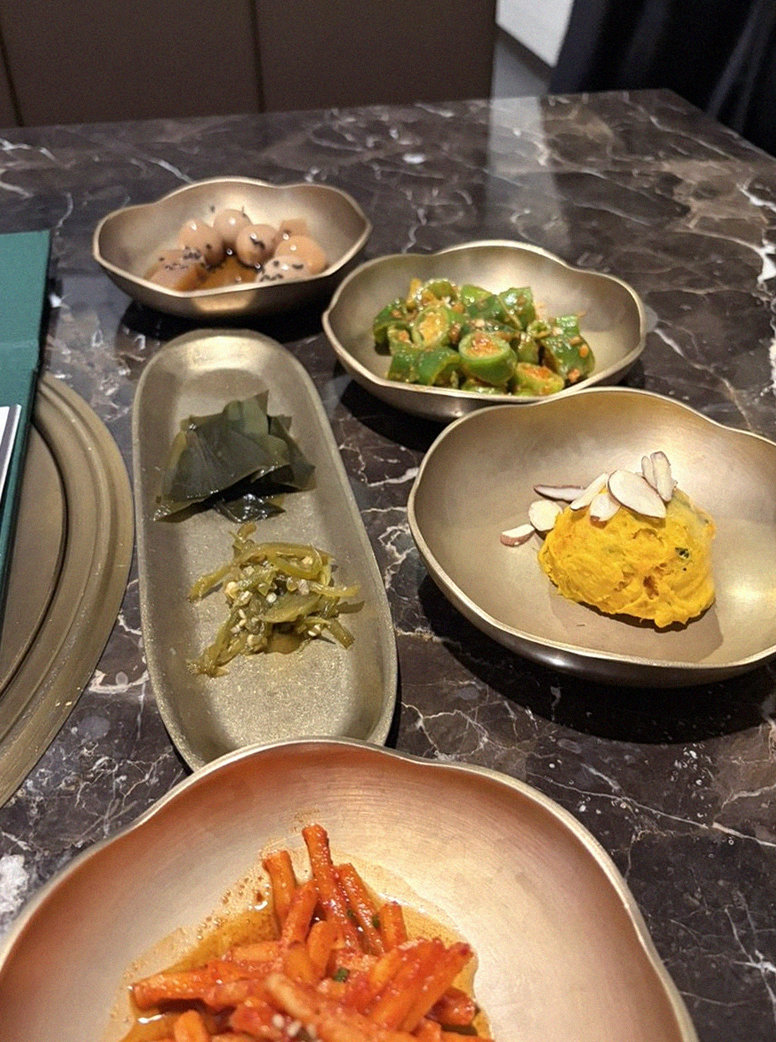 DAEBOJUNG Yeouido · assorted Korean side dishes (banchan)