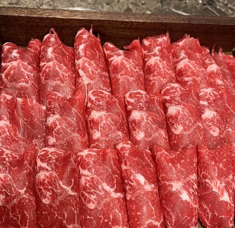 DAEBOJUNG Yeouido · premium marbled Hanwoo beef presented before grilling