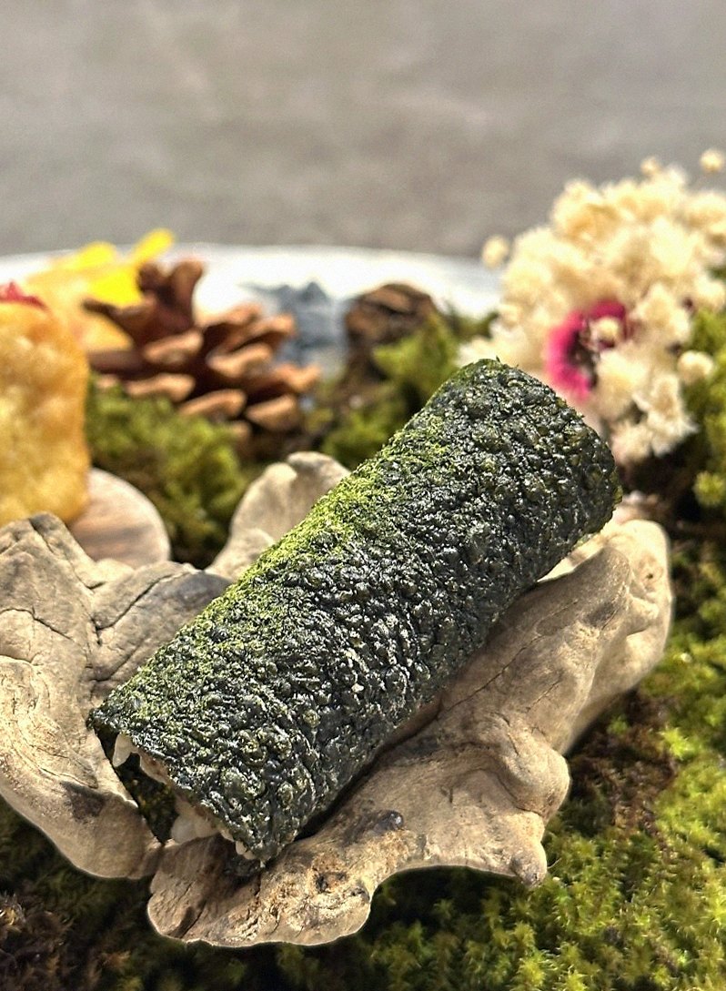 GOWOOGA Yeouido · the signature Hanwoo showing — marbled beef cuts and caviar presented in a display chest