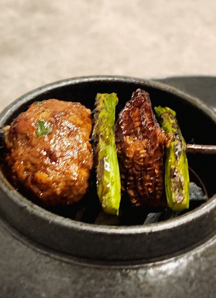 GOWOOGA Gwanghwamun · Hanwoo beef grilling over binchotan charcoal