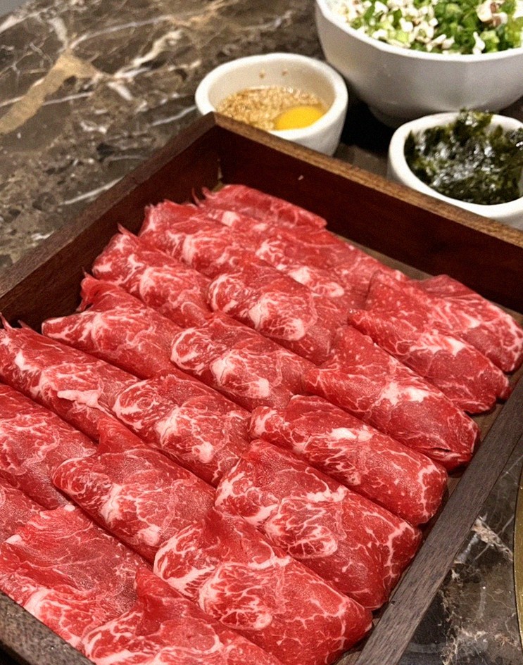 대보정 시청역점 · 종로 맛집 · 마블링이 살아있는 프리미엄 한우 쇼잉