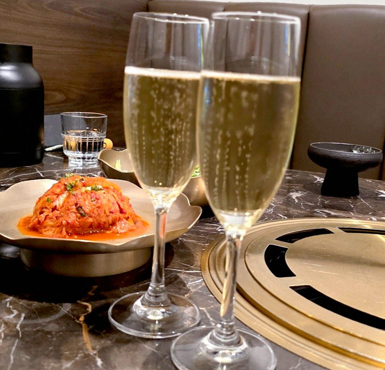 대보정 시청역점 · 종로 맛집 · 시그니처 한우 쇼잉 — 진열함에 담긴 마블링 한우와 캐비아