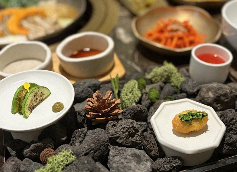 DAEBOJUNG Yeouido · assorted Korean side dishes (banchan)
