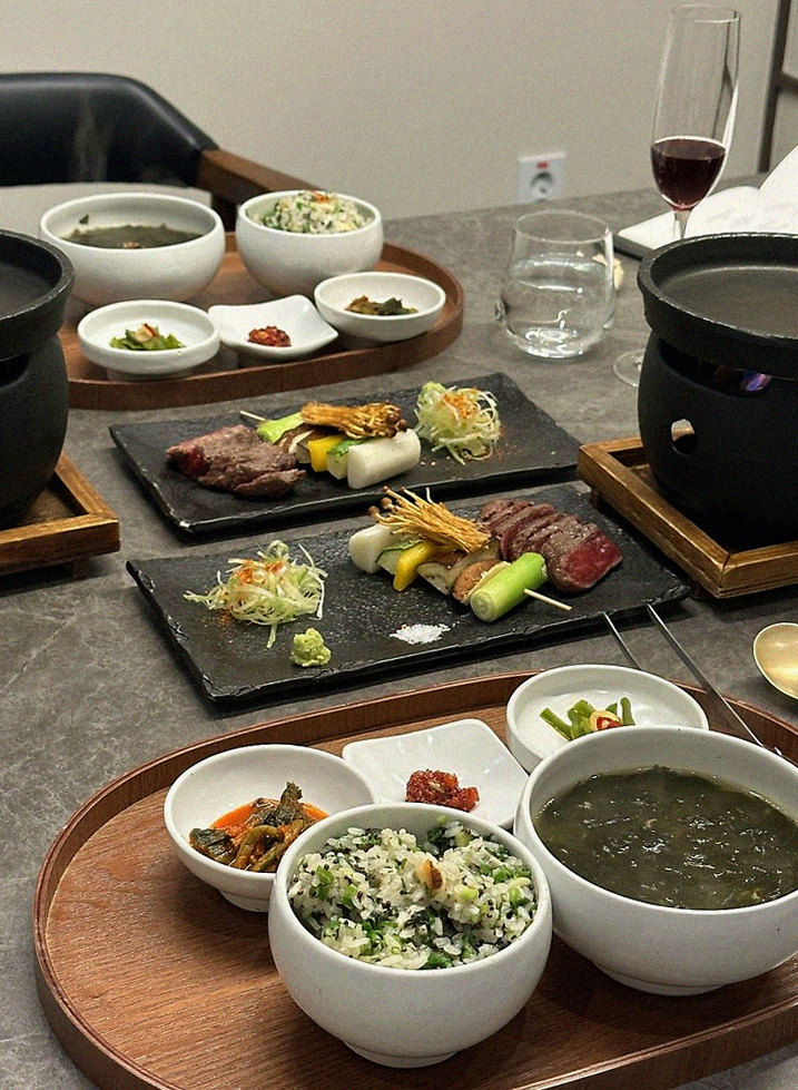 GOWOOGA Yeouido · assorted Korean side dishes (banchan)
