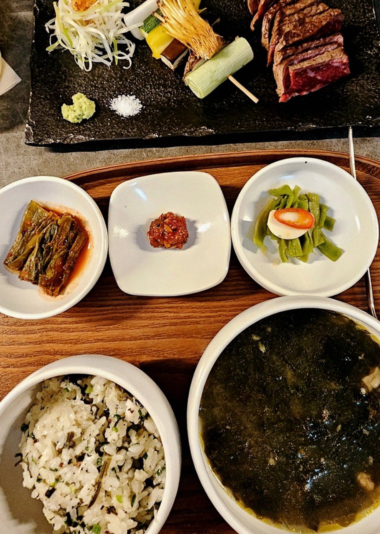 GOWOOGA Yeouido · assorted Korean side dishes (banchan)