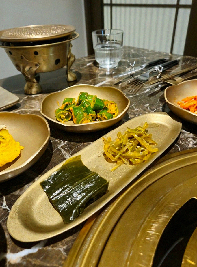 대보정 시청역점 · 서울역 맛집 광화문 맛집 · 정갈하게 차려진 반찬과 곁들임 찬