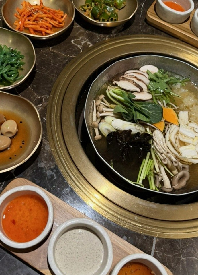 DAEBOJUNG City Hall · assorted Korean side dishes (banchan)