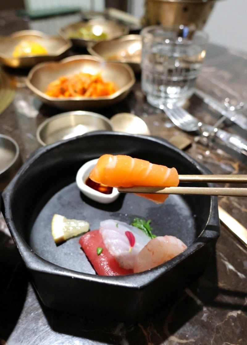 DAEBOJUNG City Hall · seafood course served alongside the beef