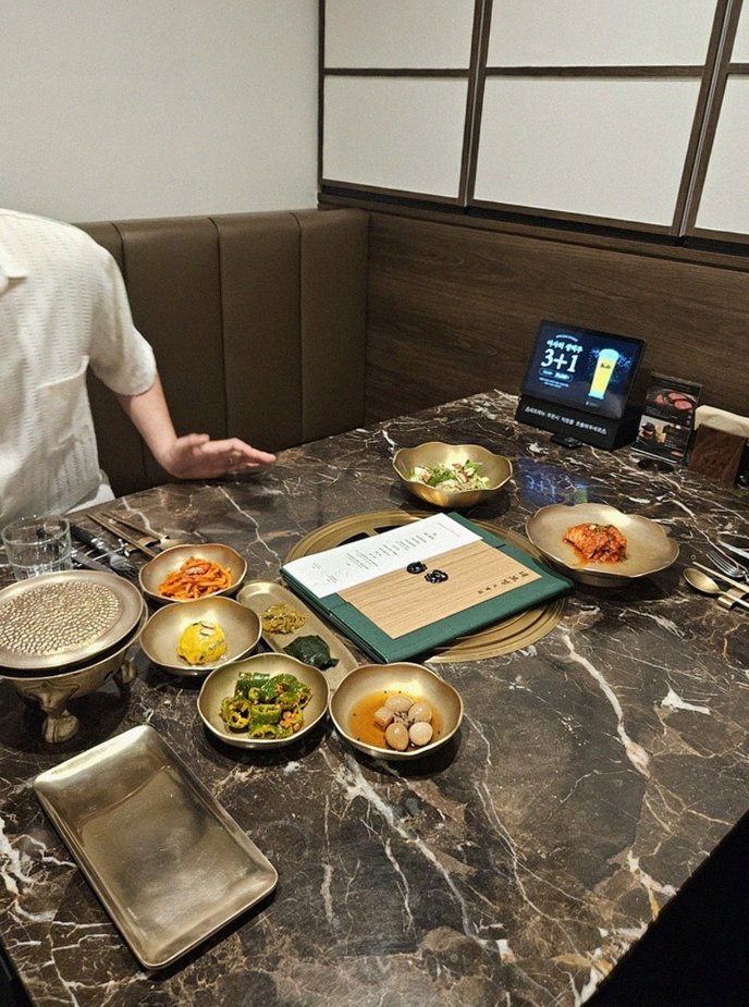 DAEBOJUNG City Hall · the full Hanwoo omakase table