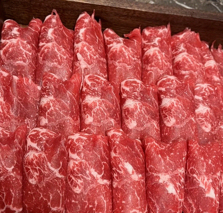 대보정 여의도점 · 더현대 맛집 · 마블링이 살아있는 프리미엄 한우 쇼잉