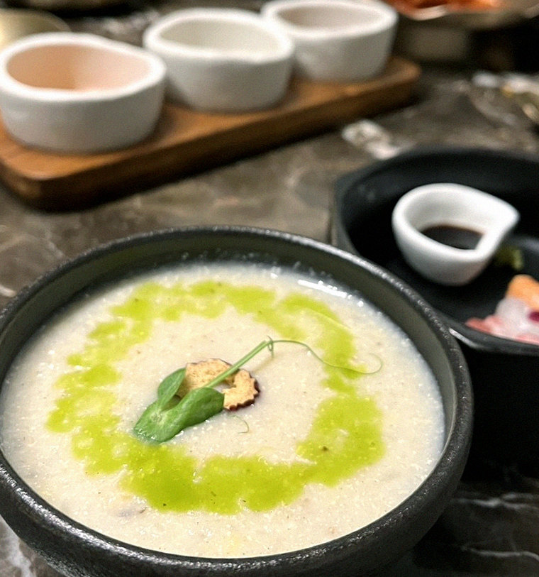 대보정 여의도점 · 더현대 맛집 · 따뜻하게 마무리하는 국물 요리