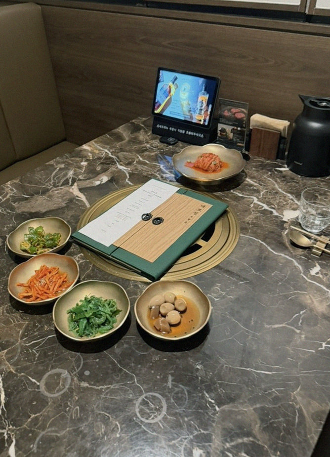 대보정 여의도점 · 여의도 데이트 · 한 상 가득 차려진 한우 오마카세 코스