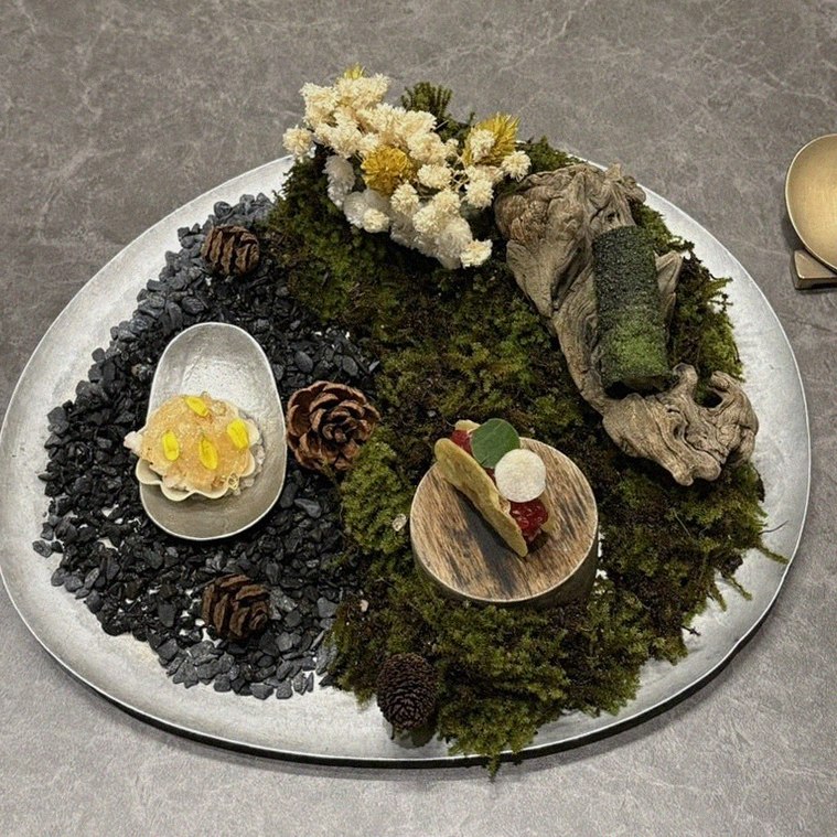 GOWOOGA Gwanghwamun · seafood course served alongside the beef