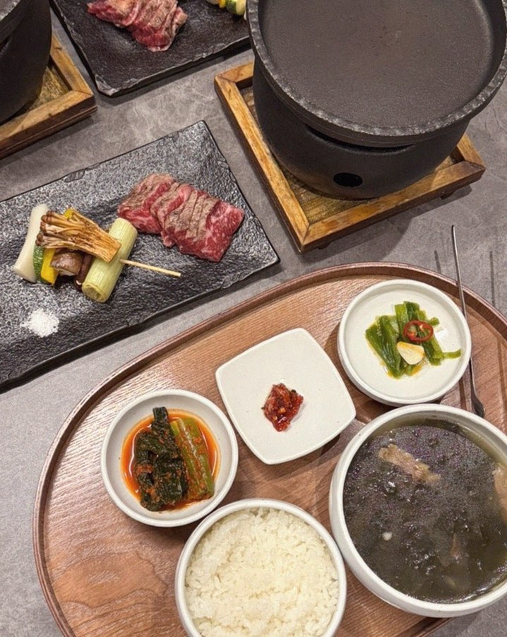 GOWOOGA Gwanghwamun · assorted Korean side dishes (banchan)