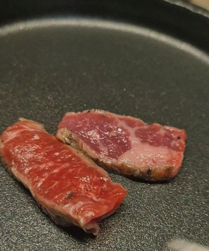 우아라 광화문점 · 안국 역 고기맛집 · 마블링이 살아있는 프리미엄 한우 쇼잉