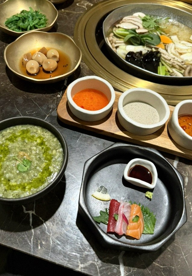 대보정 시청역점 · 시청역 고기맛집 · 정갈하게 차려진 반찬과 곁들임 찬