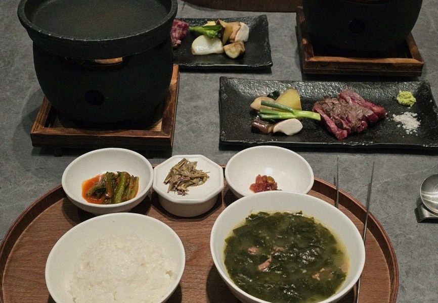WOOHANA Jonggak · assorted Korean side dishes (banchan)