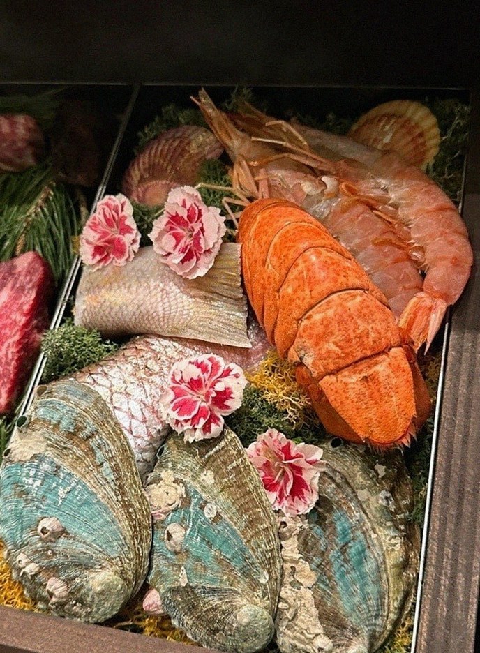 WOOHANA Jonggak · seafood course served alongside the beef