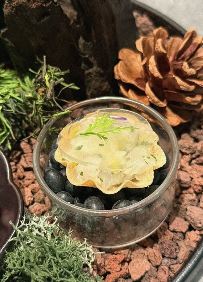 WOOHANA Jonggak · fresh Hanwoo beef tartare (yukhoe)