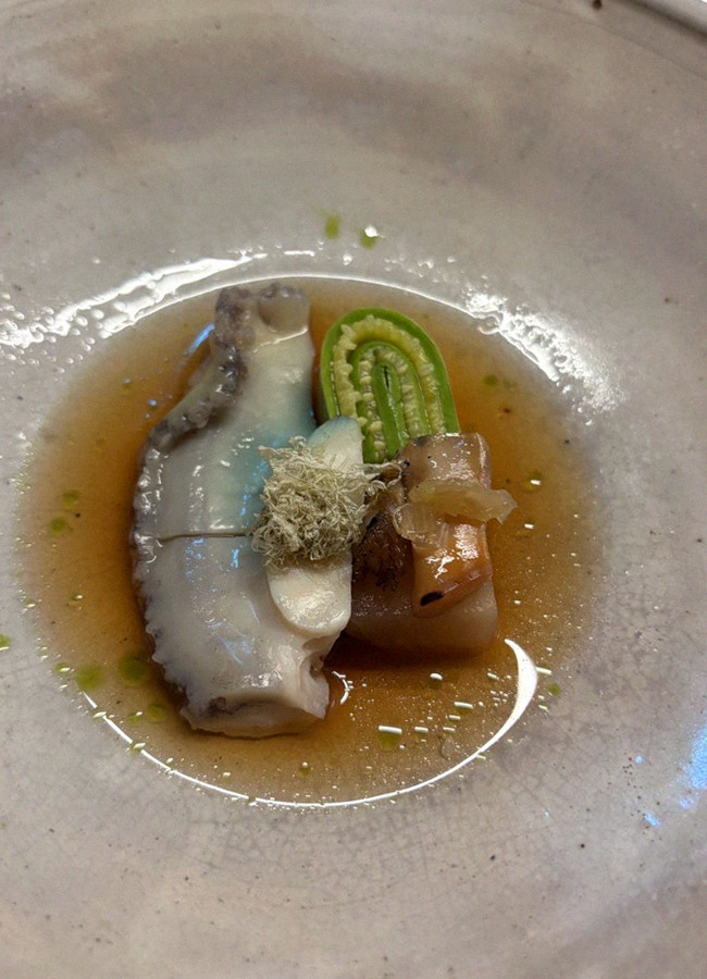 WOOARA Yeouido · seafood course served alongside the beef