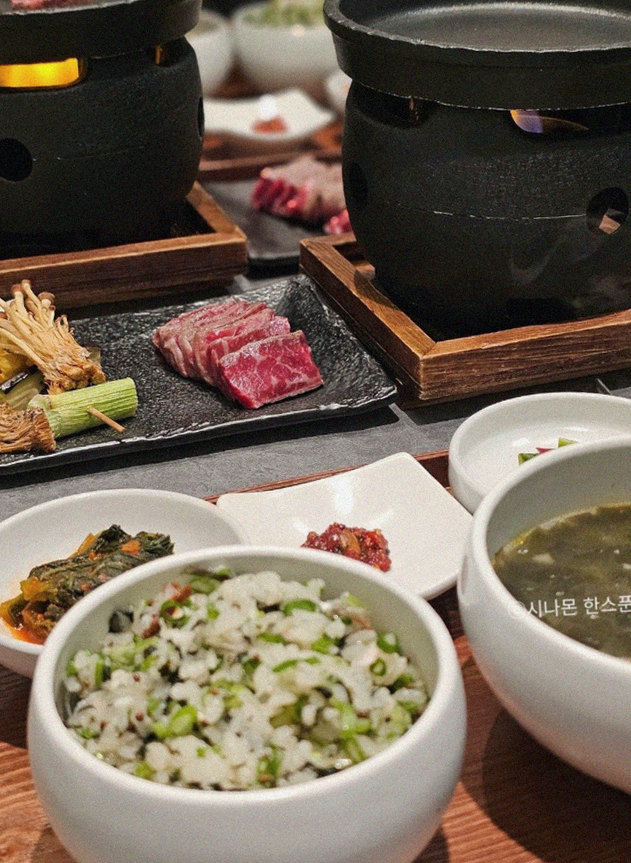 GOWOOGA Gangnam·Yeoksam · assorted Korean side dishes (banchan)