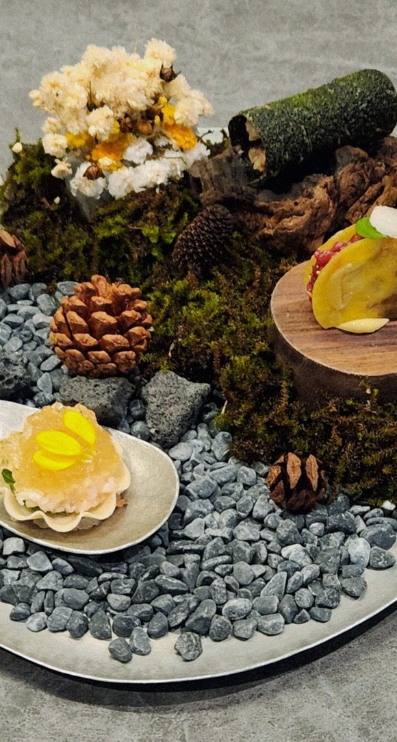 GOWOOGA Gangnam·Yeoksam · fresh Hanwoo beef tartare (yukhoe)