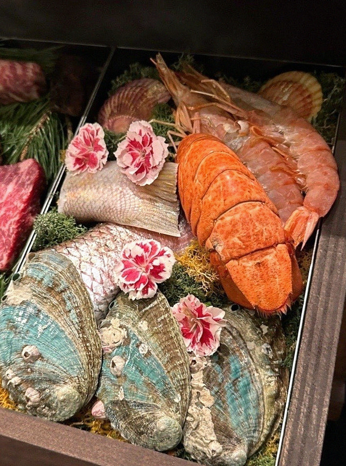 WOOHANA Jonggak · seafood course served alongside the beef