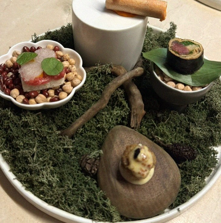 WOOARA Gwanghwamun · seafood course served alongside the beef