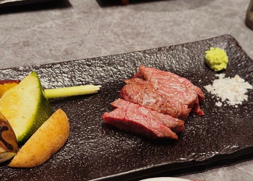 우하나 여의도점 · 퐁피두 맛집 · 신선한 한우 육회