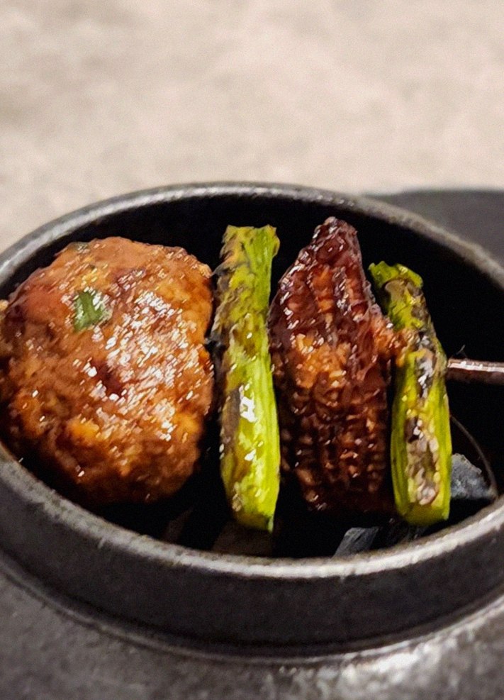 GOWOOGA Gwanghwamun · Hanwoo beef grilling over binchotan charcoal