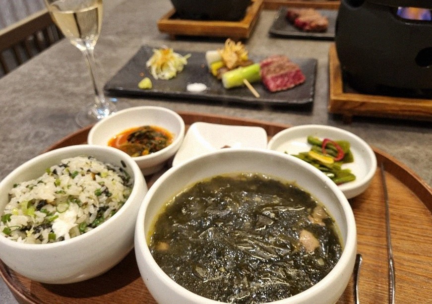 GOWOOGA Yeouido · assorted Korean side dishes (banchan)