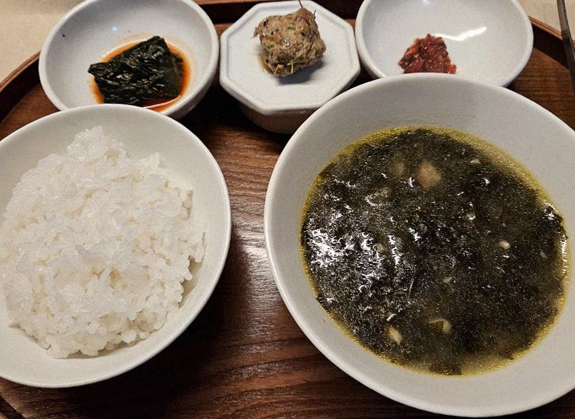 WOOARA Yeouido · 彩り豊かなおかず（バンチャン）