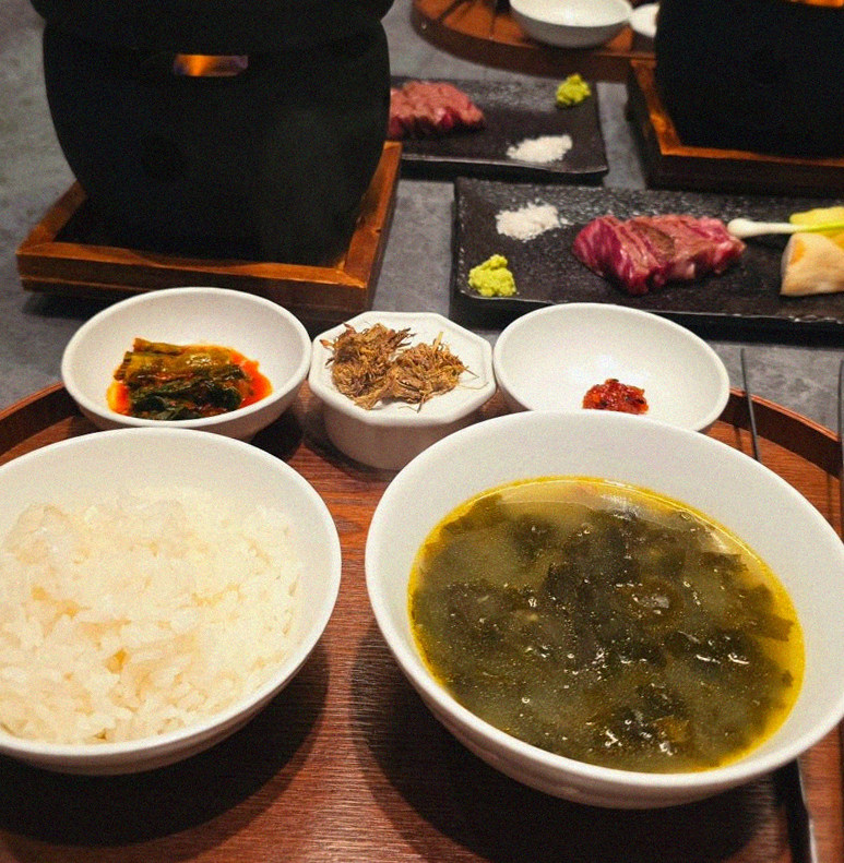 WOOHANA Yeouido · assorted Korean side dishes (banchan)