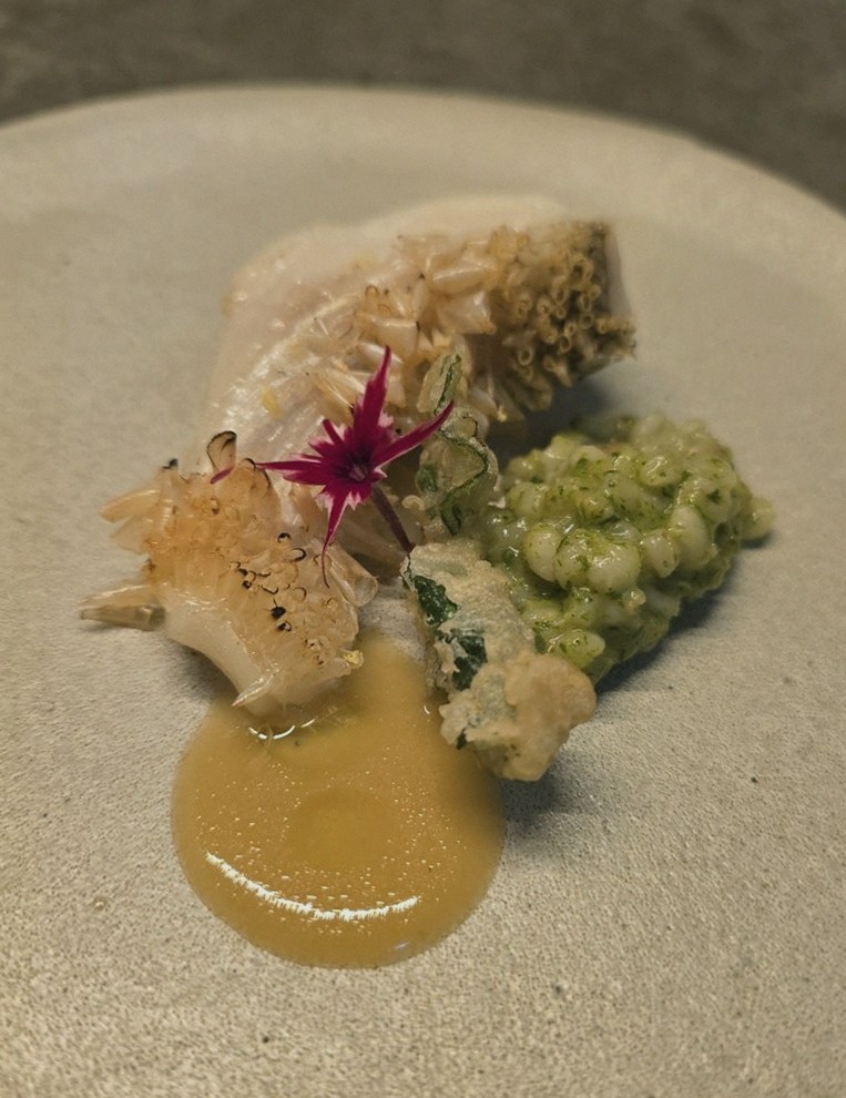 GOWOOGA Yeouido · seafood course served alongside the beef