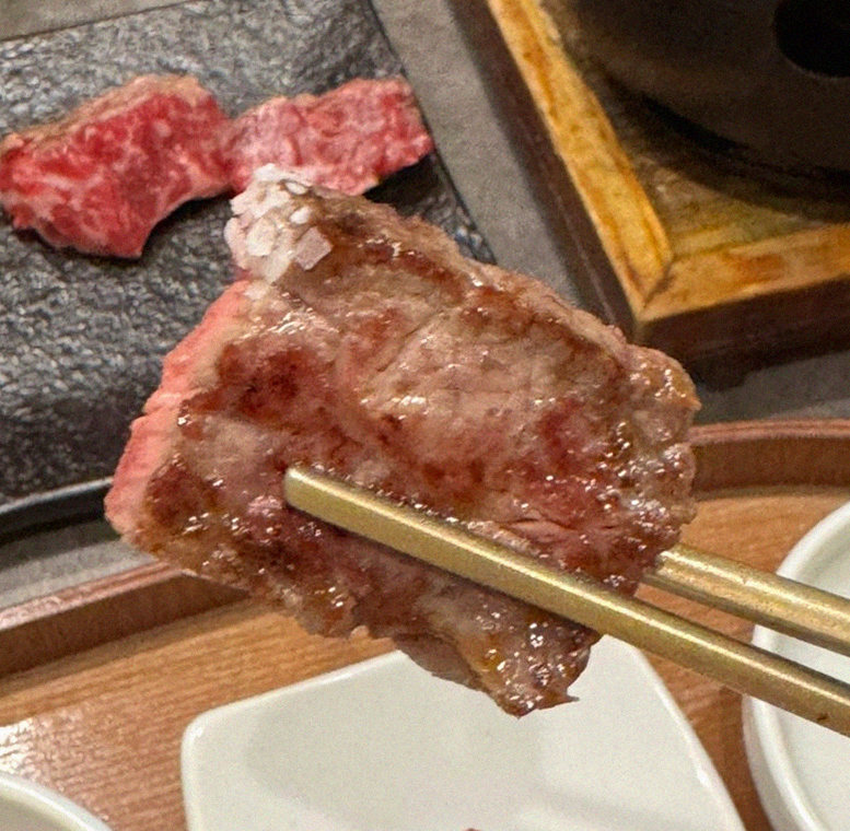 고우가 광화문점 · 서울 상견례식당 · 마블링이 살아있는 프리미엄 한우 쇼잉