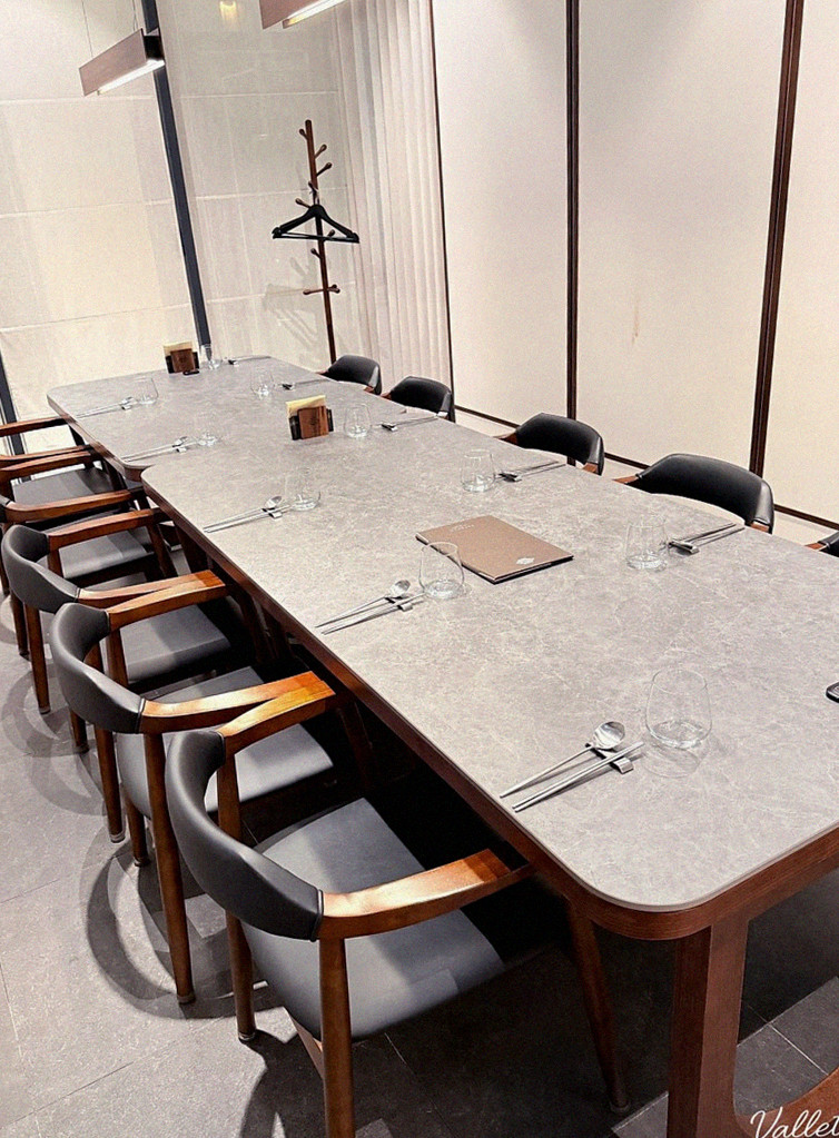WOOHANA Jonggak · a private dining room — every table is a private room