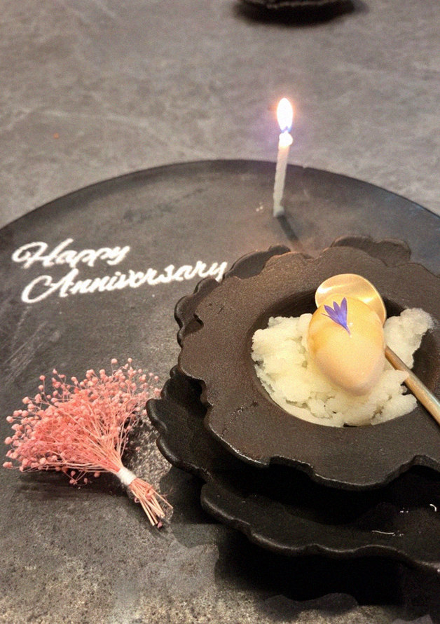 GOWOOGA Gangnam·Yeoksam · the signature Hanwoo showing — marbled beef cuts and caviar presented in a display chest