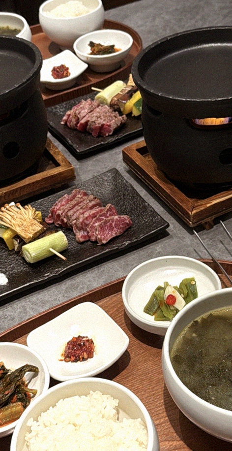 GOWOOGA Gangnam·Yeoksam · the signature Hanwoo showing — marbled beef cuts and caviar presented in a display chest