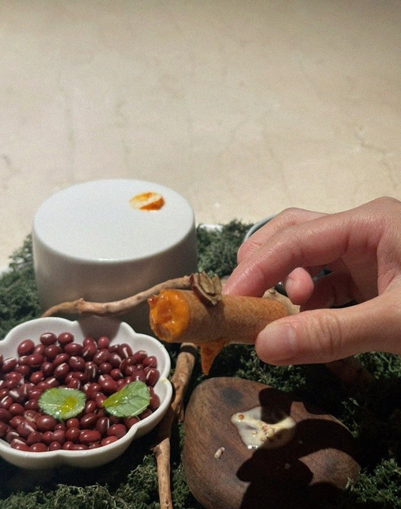 WOOARA Gwanghwamun · fresh Hanwoo beef tartare (yukhoe)