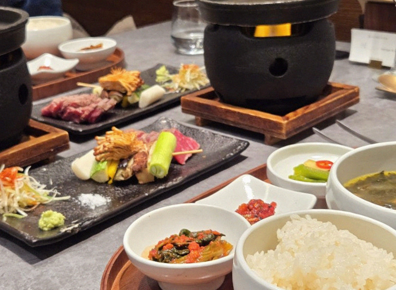 GOWOOGA Gangnam·Yeoksam · the signature Hanwoo showing — marbled beef cuts and caviar presented in a display chest