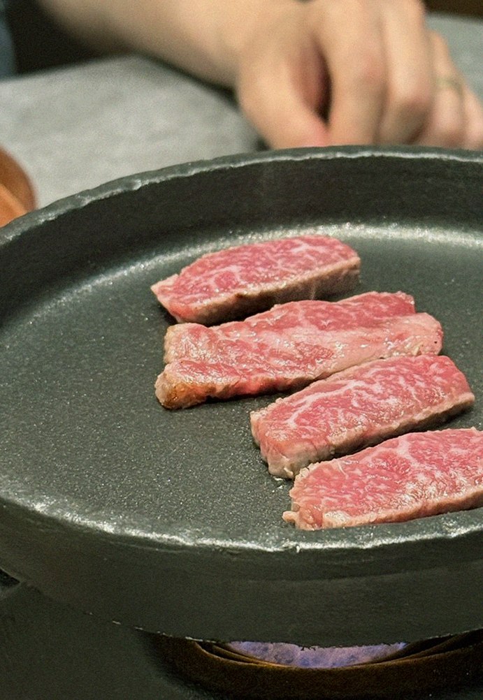 GOWOOGA Gangnam·Yeoksam · Hanwoo beef grilling over binchotan charcoal